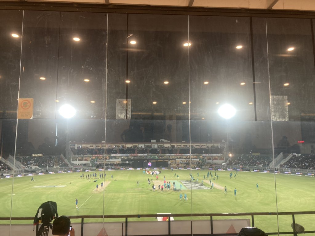 7:30pm toss, its a 20 over a side game. #PAKvsNZ