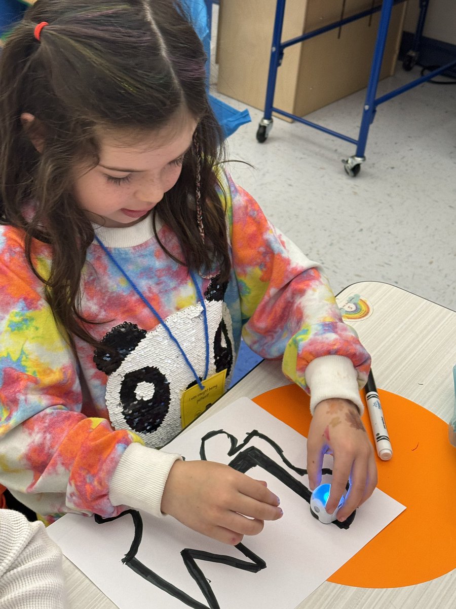 missweinstein39's tweet photo. @klaifskinders class are working on their coding skills as we work with @Ozobot 🤩 #coding https://t.co/GKXCEw6ull