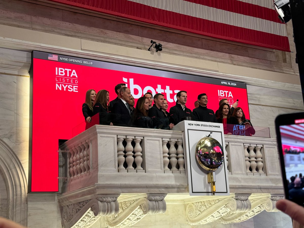 notablecap's tweet photo. Live from NYSE, we are thrilled to celebrate the @Ibotta IPO at NYSE today! ๐๐ช Congrats @bryan_leach! NYSE:IBTA
CC @hanstung @robin_p_li
#BeNotable