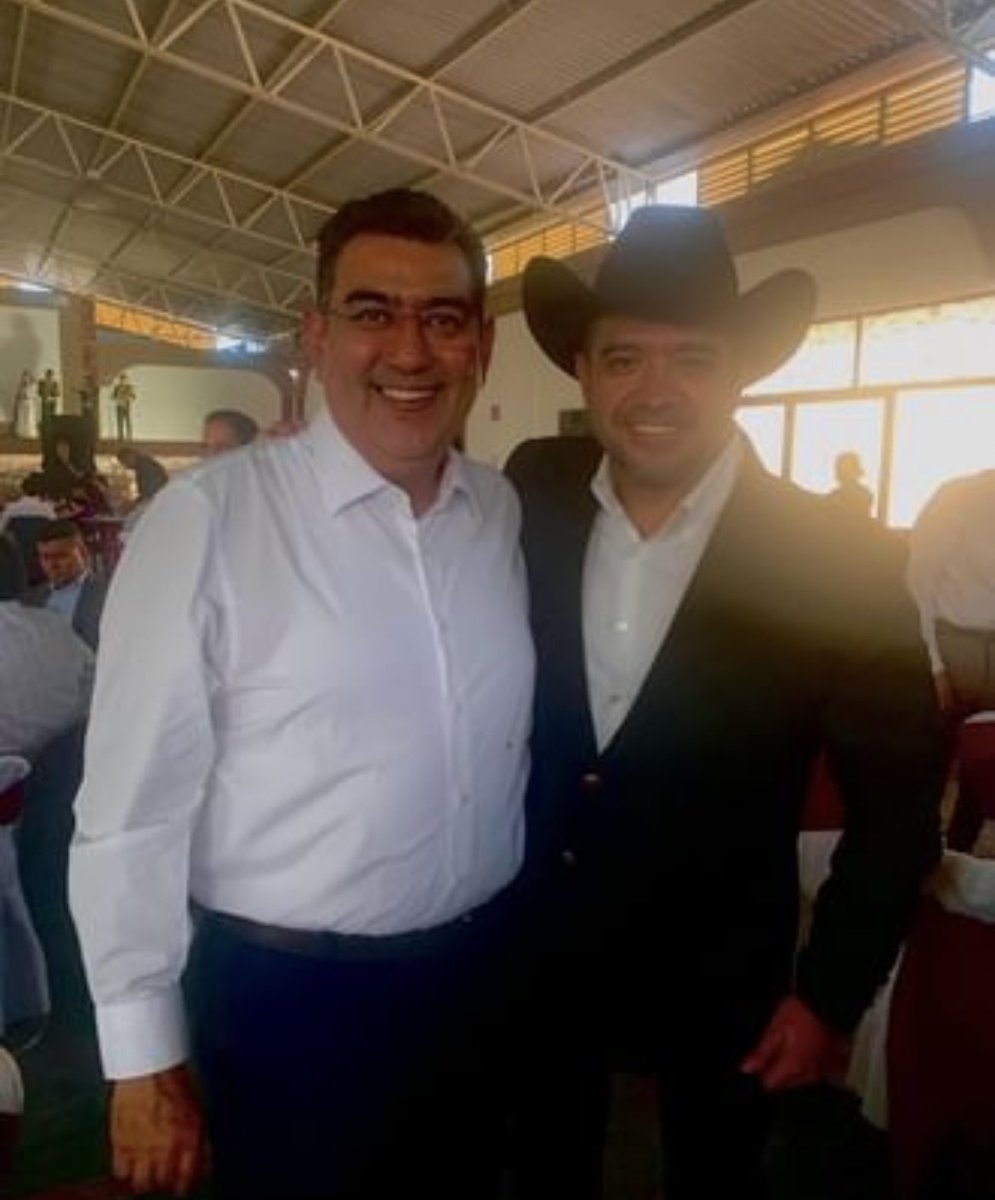 IsraelGarzonPue's tweet photo. Estimado Gobernador @SergioSalomonC que Dios lo siga bendiciendo y tenga un excelente excelente cumpleaños!! Le mandamos un fuerte abrazo!! https://t.co/QbdgVNxNEQ