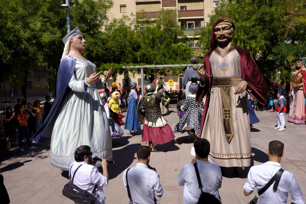 #CulturaTradicional #PrimaveraLH Els Gegants i Grallers de Bellvitge <a href="/GegantsKIB/">Gegants de Bellvitge🎗</a> reclamen sortir a les Festes de Primavera

Les colles dels barris no participaran a les cites de cultura popular previstes, segons la coordinadora <a href="/GegantsCiutatLH/">Coordinadora Gegants i Capgrossos de L'Hospitalet</a> 
👇👇👇
lhdigital.cat/noticies/gegan…