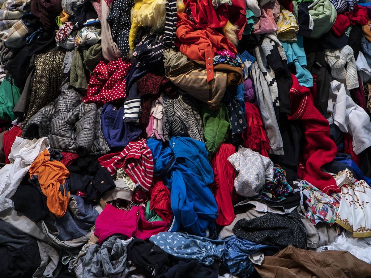 La Radio Canaria (@laradiocanaria) on Twitter photo 🟠¿Cómo influye la 'moda rápida' o ‘fast fashion’ a nivel medioambiental? ¿Y en los países donde se desarrolla este modelo de producción?
Nos lo cuenta Silvia Pérez, profesora en <a href="/ISEMfbs/">ISEM Fashion Business School</a> y en la <a href="/etsaunav/">Escuela de Arquitectura</a>.
📻@TardeTempranoCR
📡rtvc.es/en-directo/ 🟠¿Cómo influye la 'moda rápida' o ‘fast fashion’ a nivel medioambiental? ¿Y en los países donde se desarrolla este modelo de producción?
Nos lo cuenta Silvia Pérez, profesora en <a href="/ISEMfbs/">ISEM Fashion Business School</a> y en la <a href="/etsaunav/">Escuela de Arquitectura</a>.
📻@TardeTempranoCR
📡rtvc.es/en-directo/
