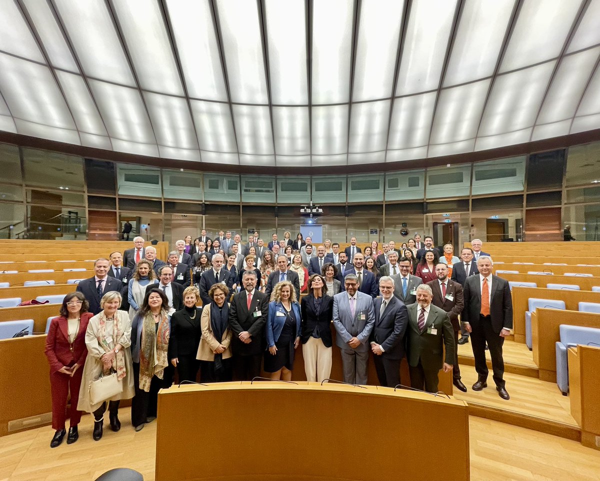 📸 Comienza el Encuentro de Rectores y Rectoras. 39 dirigentes de instituciones de educación superior de 🇲🇽, 🇮🇹, 🇦🇱 y 🇸🇲 reunidos en la Cámara de Diputados italiana. Ocasión ideal para impulsar la cooperación académica entre nuestros países. #150AÑOSMXIT