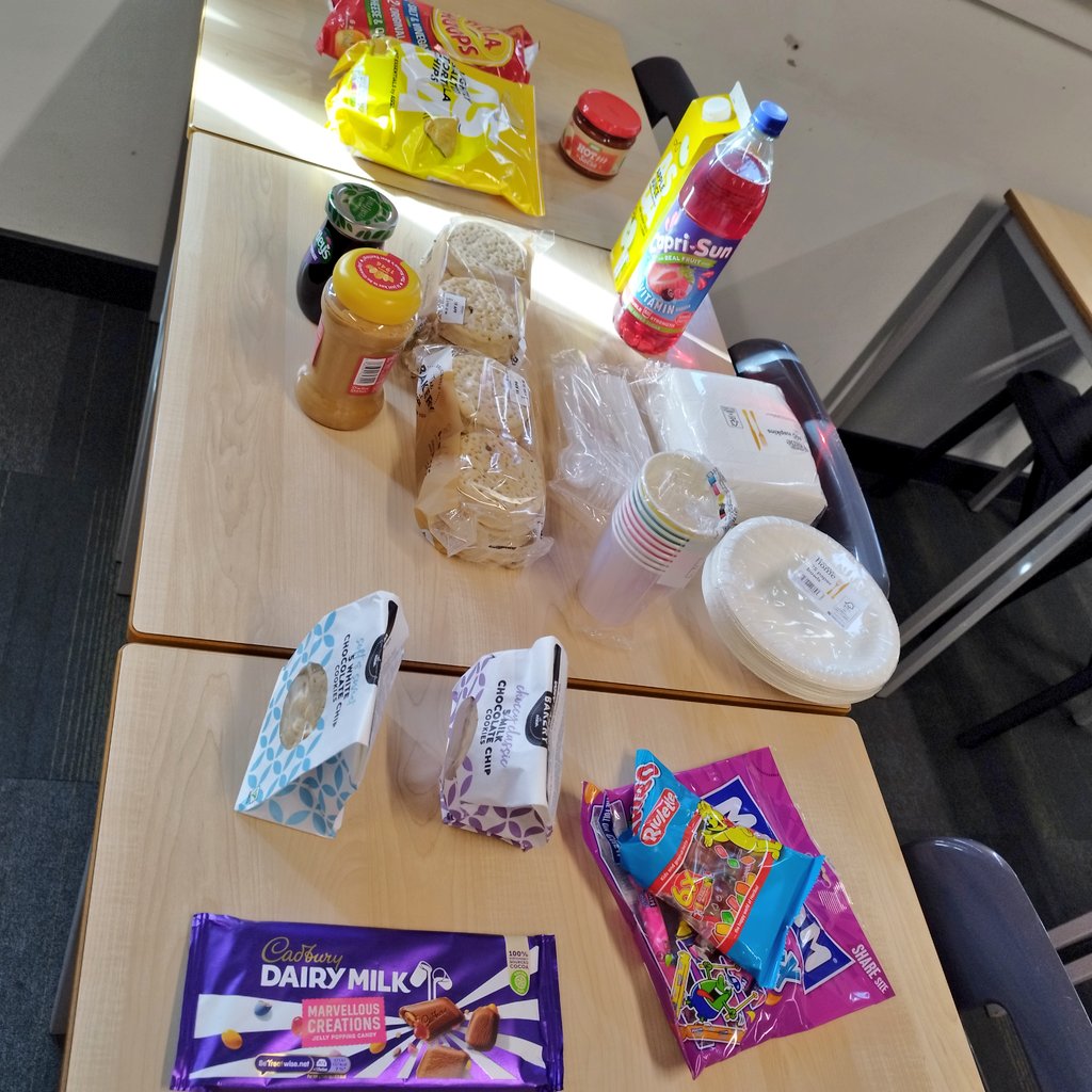 ForAcadML's tweet image. 🇫🇷 Our Seniors made the most of their 5-period revisions 📚 on Tuesday and got treats to keep them going! 🙌🏽 All the best for their exams next week! 📜
#FORBesrYouCan #FORPerseverance
@ForAcad
@SALTLANGS
@scottishcilt