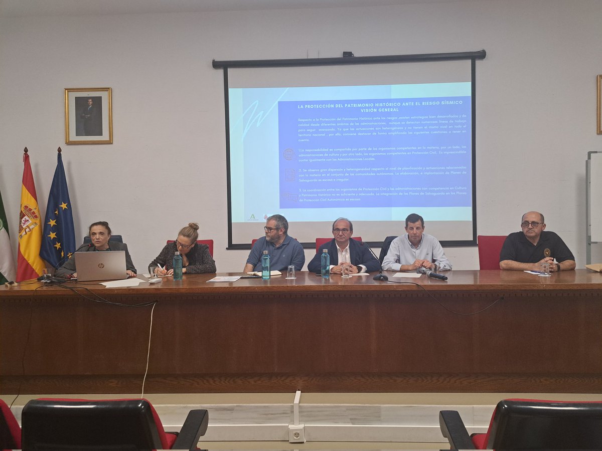 <a href="/UMEgob/">UME</a> <a href="/guardiacivil/">Guardia Civil</a> <a href="/proteccioncivil/">Protección Civil</a> <a href="/SubdeGobGranada/">Subdelegación Gobierno Granada</a> <a href="/CanalUGR/">Universidad Granada</a> <a href="/BomberosGranada/">Bomberos Granada</a> Finalizamos con una Mesa Redonda sobre la Coordinación interadministrativa para la mejora en la gestión del patrimonio en emergencias sísmicas 
<a href="/IAG_UGR/">Instituto Andaluz de Geofísica</a> 
<a href="/BomberosGranada/">Bomberos Granada</a> 
<a href="/FundacionFuego/">Fundación Fuego</a> 
<a href="/PatrimNacional/">Patrimonio Nacional</a> 
<a href="/CulturaAND/">Cultura Junta de Andalucía</a> 
<a href="/proteccioncivil/">Protección Civil</a> 
<a href="/SubdeGobGranada/">Subdelegación Gobierno Granada</a>