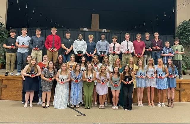 fchsmules's tweet photo. The Senior Scholastic Banquet was recently held at the First Christian Church.  Congratulations to our Seniors! https://t.co/BJeFhVIi9k