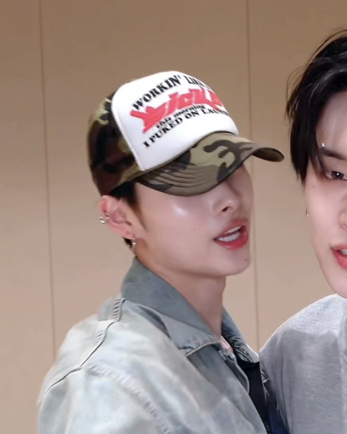refuseshade's tweet photo. 카모모자 아래로 빤딱거리는 볼따구가 너무 좋음히히ㅣ히 https://t.co/IEYzx1ecIp