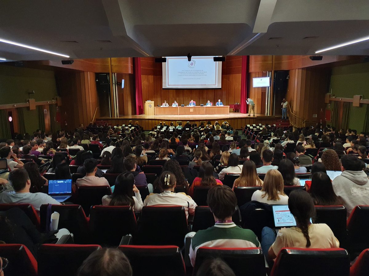 #JoaquinGoyache Rector de @unicomplutense junto con la Decana de @ffarmacia #IreneIglesiasPeinado y otras autoridades inauguran el XVI Congr Investigación #Estudiantes de Grado en CCs de la Salud. XX Congr CCs Veterinarias y Biomédicas. I Congr CCs Experimentales en Campo Salud