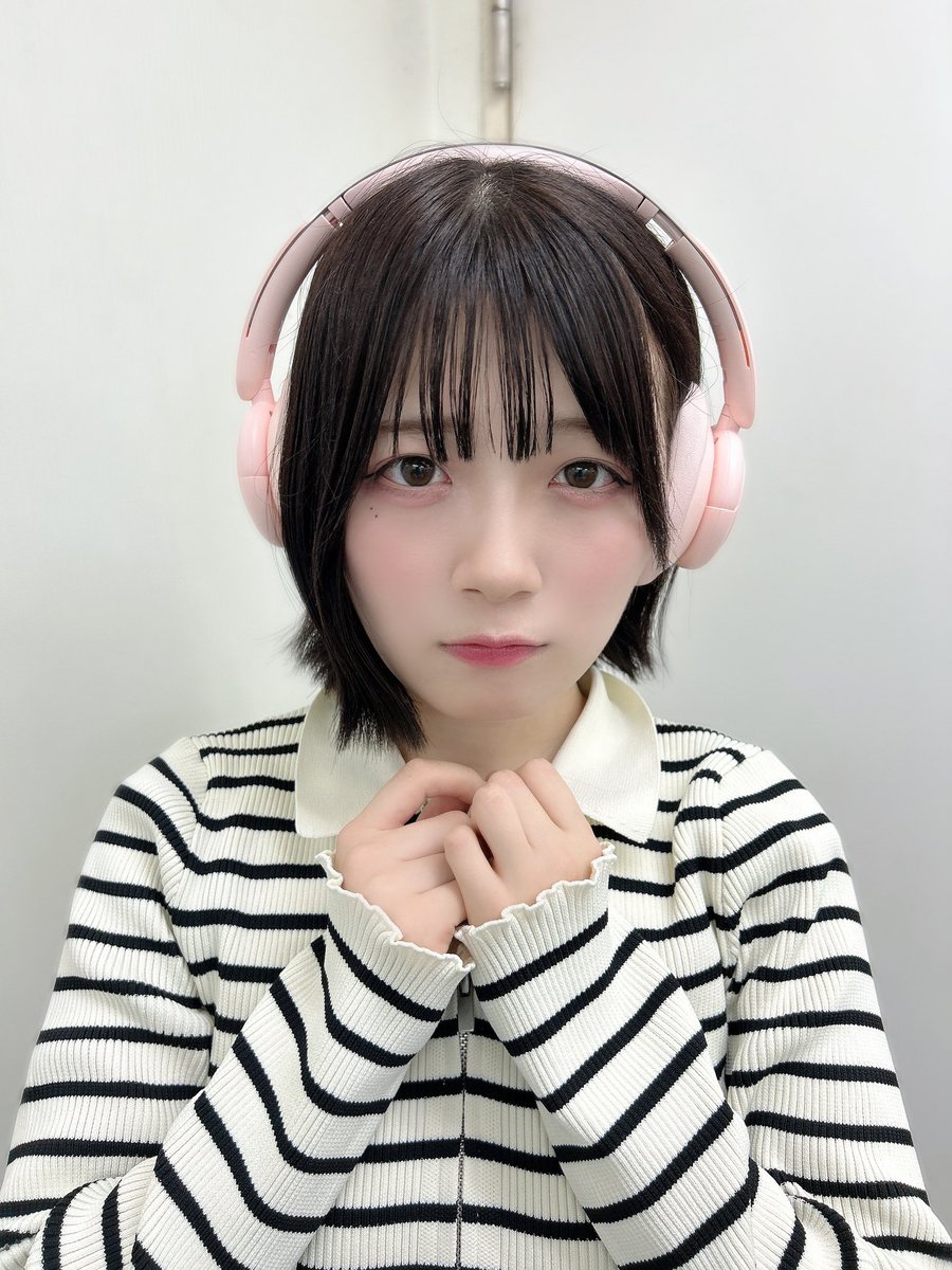 moenasuu's tweet photo. じー....... https://t.co/NPeenmIDXB
