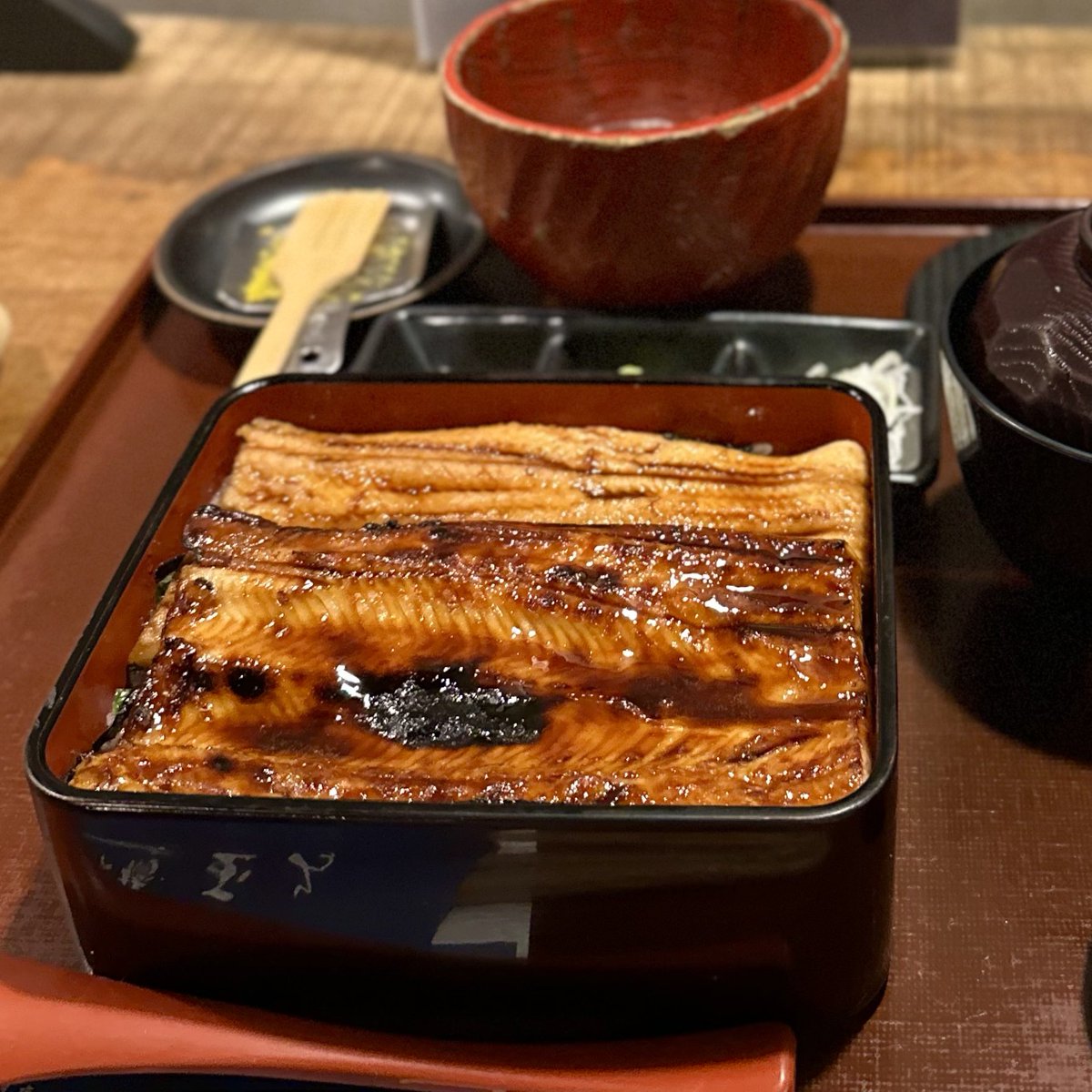 shdrnrhdekRdk's tweet photo. #섭만아퍼먹어
도쿄 타마이 니혼바시
작년에 먹고 또 먹음 진짜 너무 맛있어 살살 녹는 장어 너무 오랜만에 먹음
조리방법 굽기, 삶기/사이즈 소중대 정할 수 있는데 제 추천은 중사이즈 반반입니다(소자는 반반 못 함ㅠ) 혹 중사이즈 못 먹겠다 싶으면 삶은걸로 추천합니다 후회없는 선택일 거예요 https://t.co/KApKLWaFdj
