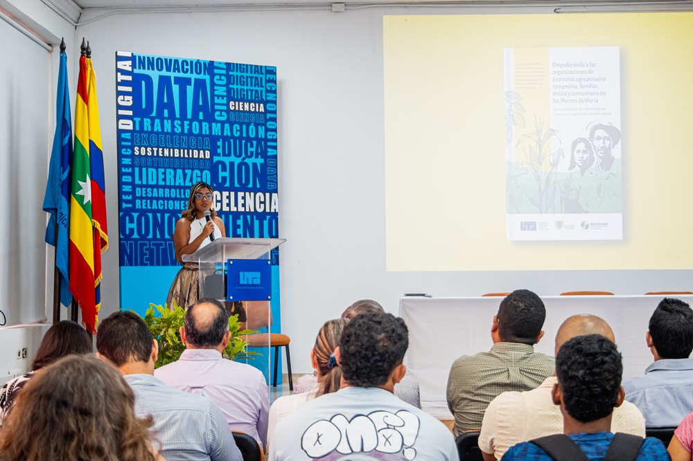 utboficial's tweet photo. ¡Lanzamiento del libro ''Empoderando a las organizaciones de economía agropecuaria, campesina, familiar, étnica y comunitaria en los Montes de María"! 

Un esfuerzo conjunto de #UTB, @uni_cartagena  y el @cpaecol.📘💼🌱✨" https://t.co/gqLhbUJbsa
