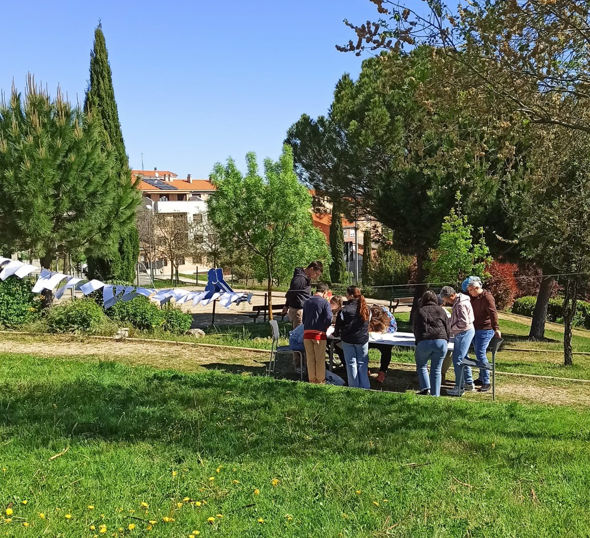 CeipLazarillo's tweet photo. Esta mañana hemos disfrutado de historias de vida gracias al proyecto "Bibliotecas humanas" desarrollado por @Accem_ong, @SalamancAcoge  y @AsprodesSalaman.
Momentos para romper estereotipos, mirarnos y conocernos.🌈 Gracias por vuestra generosidad. https://t.co/rgzAXuAdXB