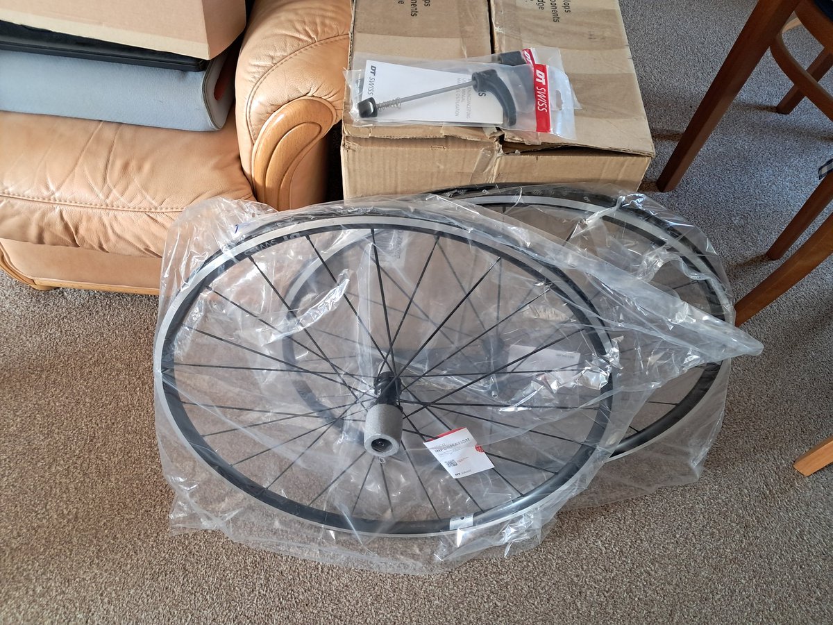 CB_cycles's tweet photo. Looking good so far 👌 
But I'm not fitting them myself this time. The bike's booked in for a service tomorrow so I don't have enough time to sort it myself. Plus with my bad shoulder I struggled just changing my tyre on the old wheels earlier  #ukcyclechat #cycling #newhoops 😁 https://t.co/b1rakEujoz