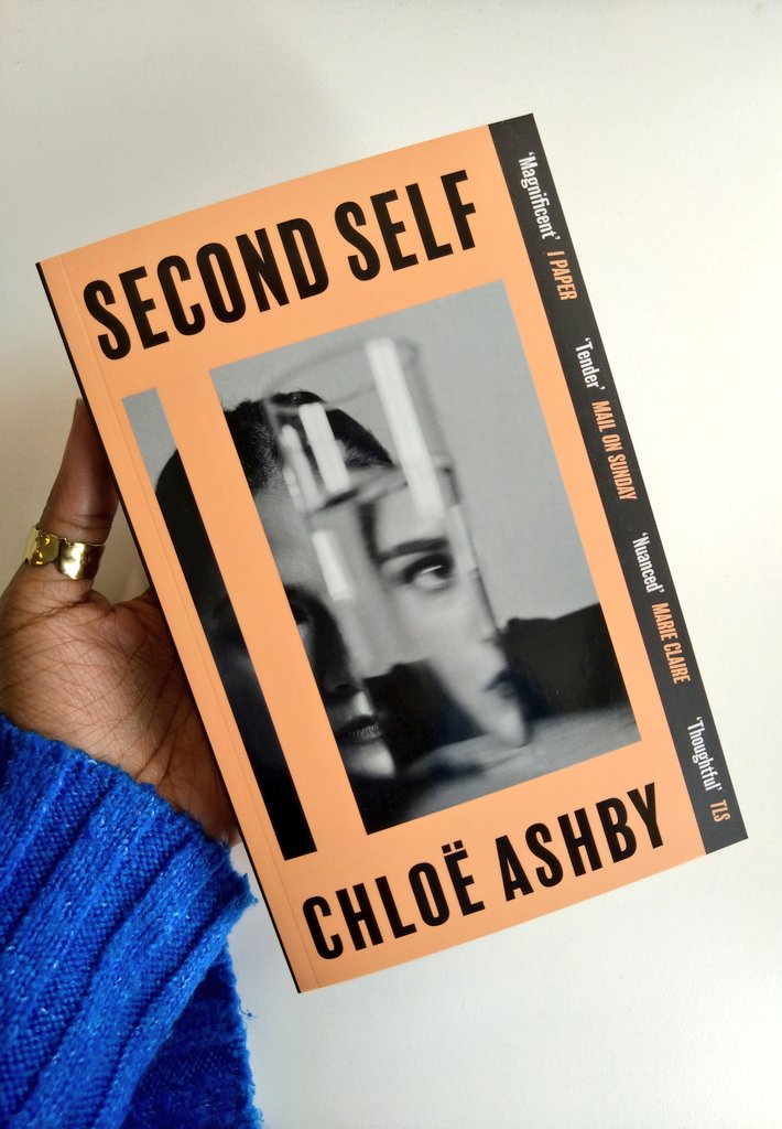 Happy PB publication day to @chloelashby and this absolute beauty of a book - out in PB with @TrapezeBooks today AND a steal for just 99p on kindle this month 🍑 Spring is the time to treat yourself and (I'm biased but) SECOND SELF is the perfect treat - tinyurl.com/935v3x8p