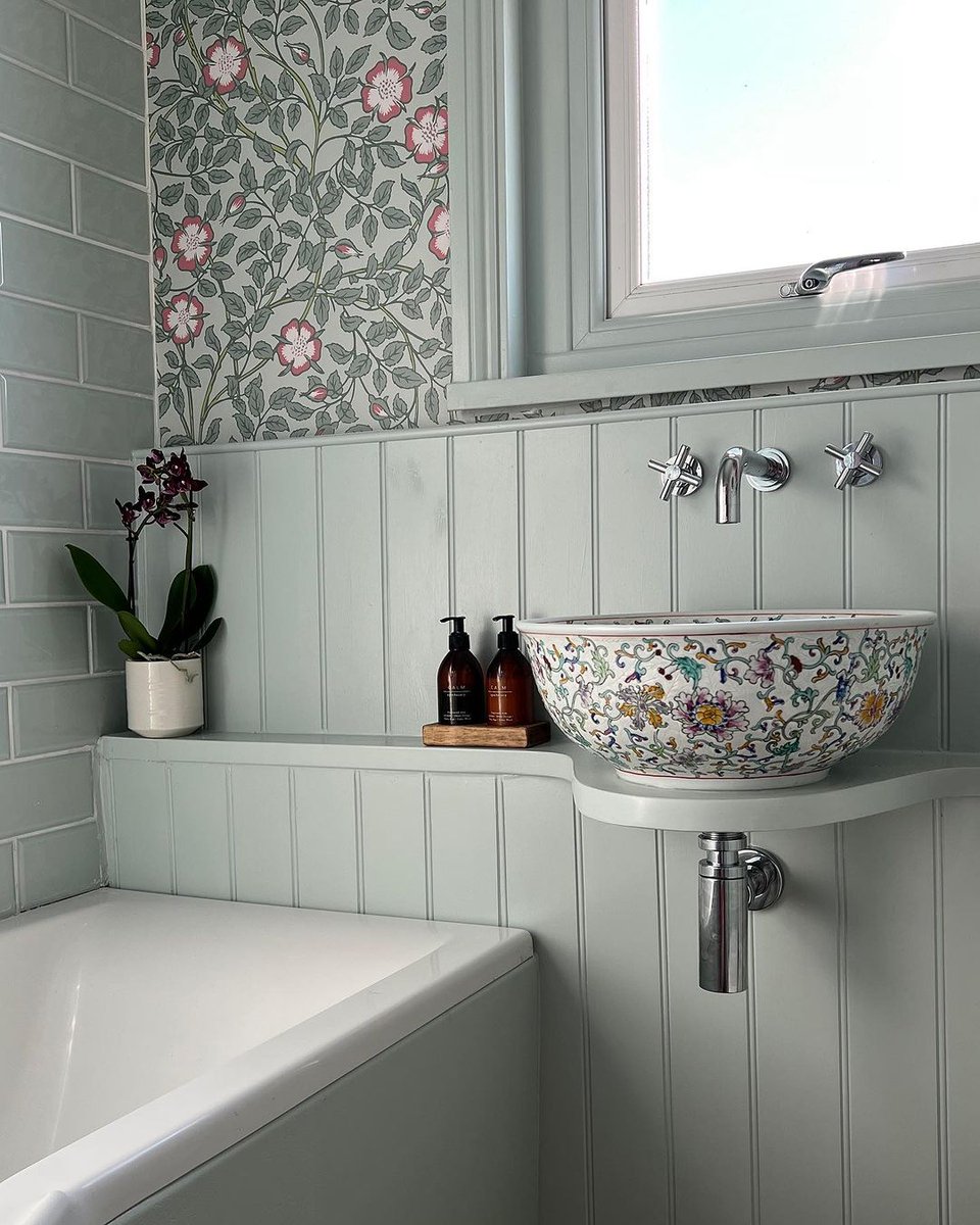 Add personality and interest to your bathroom by incorporating bold colours, enchanting wallpapers, and statement tiles. Credit and colours: @studiosacreste - Slaked Lime, Portland Stone Light, Portland Stone, Sage Green @littleterracedhouse - Briar Rose -Salix, Salix