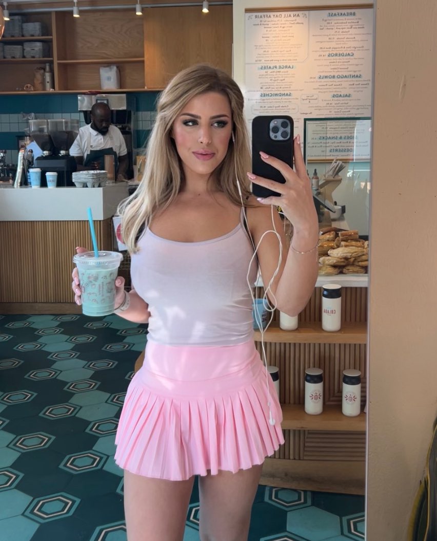 IsabellaMDeLuca's tweet photo. Posting a picture because women &amp; Leftists keep hating on me https://t.co/YFRm5P1E68