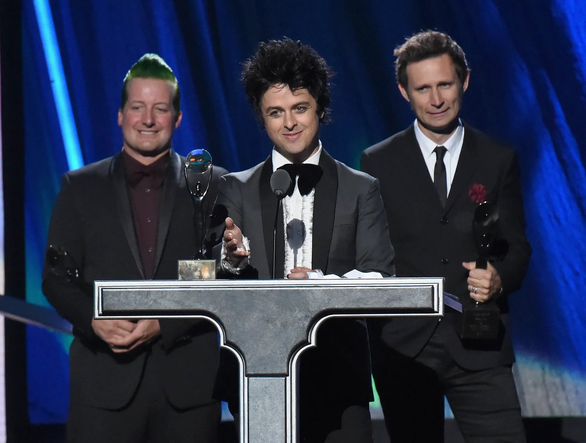 ClassicGuitarR1's tweet image. In perhaps the greatest example of the hall’s utter irrelevance and stupidity, on this date in 2015, #GreenDay was inducted into the Rock and Roll Hall of Fame as a part of the 2015 class, in their first year of eligibility. Meanwhile bands like #Styx, #Kansas, #BostonBand,…