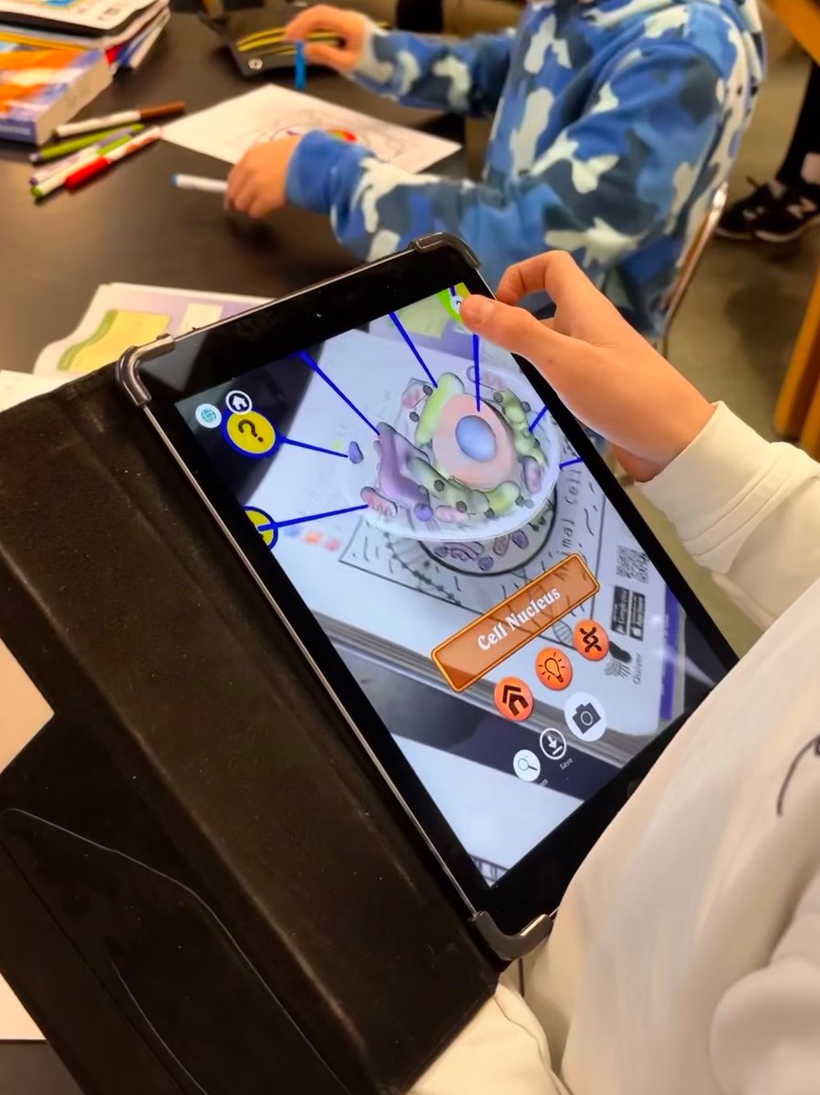 What is the difference between AR & VR? Our @AJHComets 6th grade science Ss know! Ss in Mrs. Funderbug’s class using @quivervision to explore plant & animal cells. Make learning Active, fun & memorable.