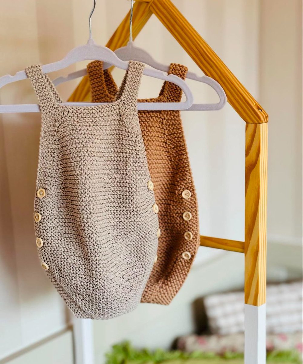 La meva dona té esclerosi múltiple i s'ha de reinventar. És psicòloga i el treball mental la deixa destrossada. Com millor està és asseguda i fent mitja i ha creat una marca de roba de bebè a Instagram: cuquinat. 
Peces originals i úniques al preu de fet a màquina.