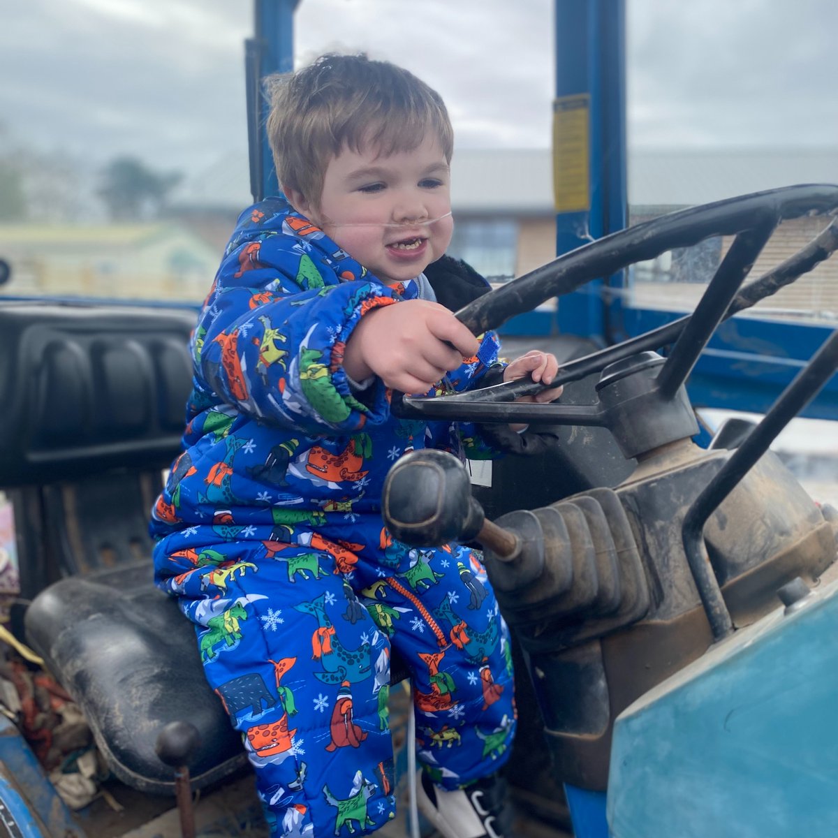 Oliver, Kye and Callum had a oinktastic time at @ClaremontFarm 🚜 They loved seeing the tractors but their favourite thing was getting to meet the pigs 🐷🐷🐷