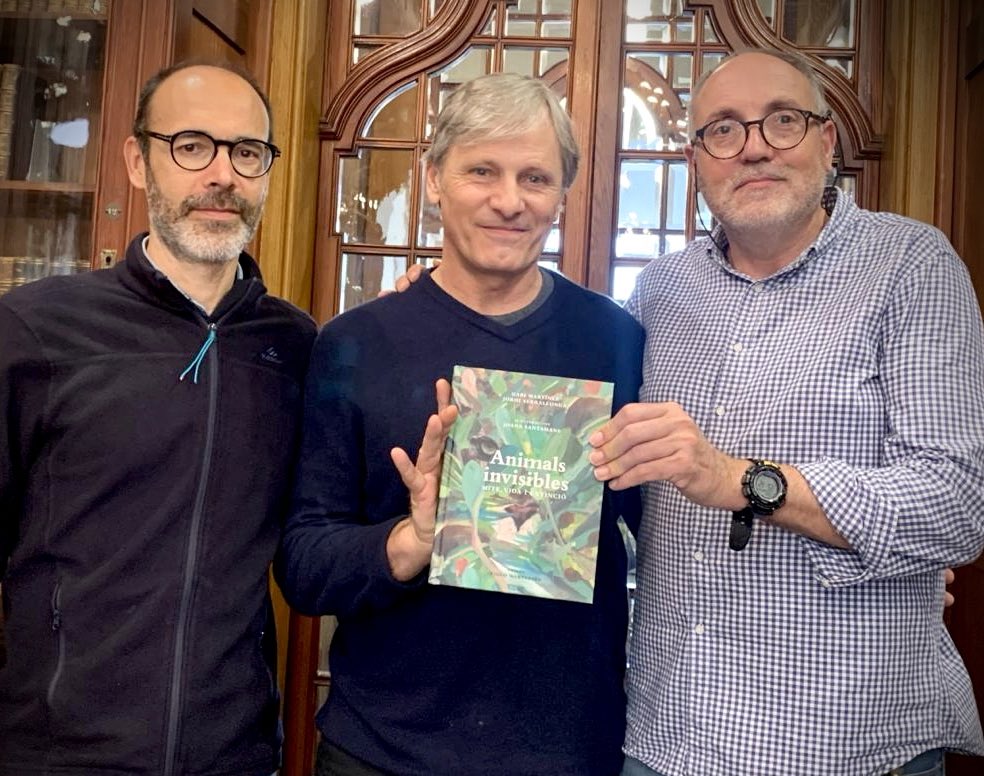 ViggoMortensen & @AnimalesInv

Pròleg“Mite,Vida i Extinció.#AnimalsInvisibles”

Prólogo“Mito,Vida y Extinción.#AnimalesInvisibles”

De @GabiMartnez& @SerrallongaJ 
Art:JoanaSantamans
Design:@BlouandRooi

@Nordica_Libros @Capitan_Swing 

#photo: @didacroger 

@PercevalPress