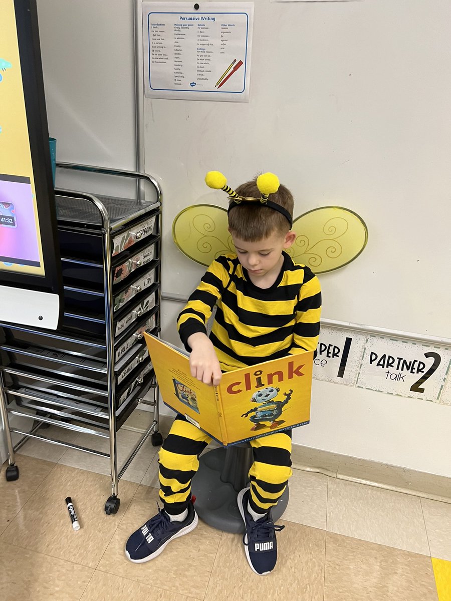 BISCLincolnPark's tweet image. The 2nd floor is buzzing today because Year 2 just kicked off their new @The_IPC topic, “Save the Bees”. It’s going to be a very bzzzzy day for all! 🐝 #IPCtopic
#globaleducation #NordAngliaEducation #PrimarySchool
#InternationalSchool #ChicagoSchool @NAEducation
