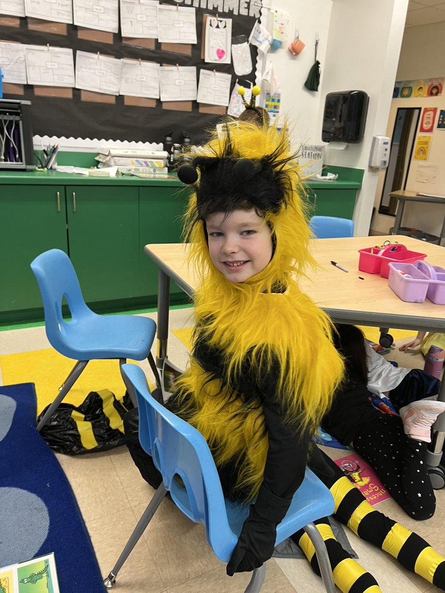 BISCLincolnPark's tweet image. The 2nd floor is buzzing today because Year 2 just kicked off their new @The_IPC topic, “Save the Bees”. It’s going to be a very bzzzzy day for all! 🐝 #IPCtopic
#globaleducation #NordAngliaEducation #PrimarySchool
#InternationalSchool #ChicagoSchool @NAEducation