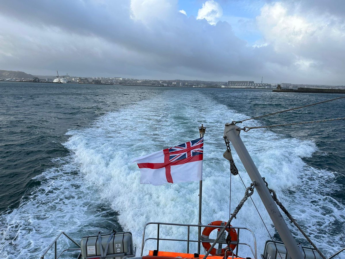 Venturing out on P2000s @HMSArcher and @HMSExample was a shore thing for an unforgettable day! Thanks to COs Lt. Jack Patterson, Lt. Ollie Thomas and crew for the insightful glimpse into sailing logistics of a P2000 on deployment along the North-Western coast of 🇨🇵. ⚓️🌊