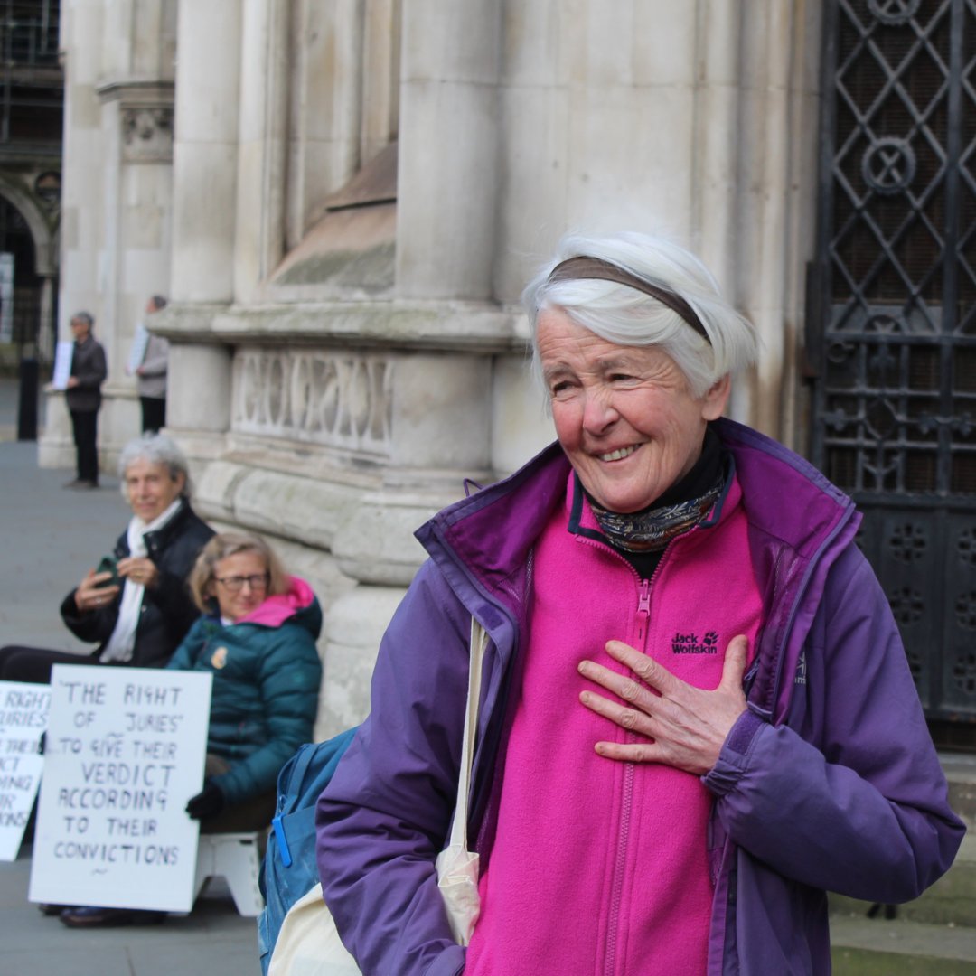 🚨 BREAKING: High Court Delay Judgement on Trudi Today the High Court heard the Government's application to imprison Trudi Warner for holding a sign. They have reserved judgement, and will make their decision on Monday. ➡️ Press release here: shorturl.at/MNQU7