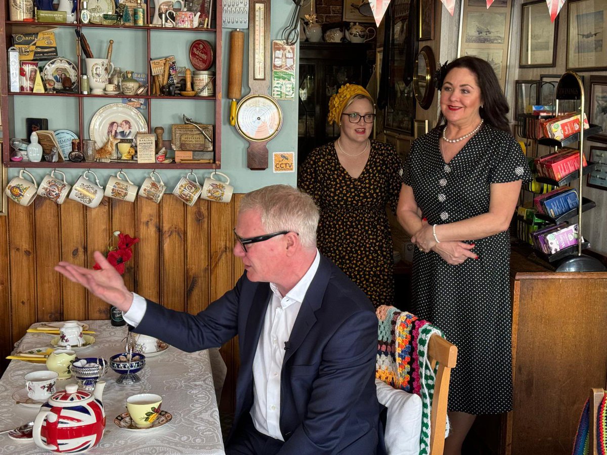 Great to chat with @ChrisMasonBBC about my plan for the West Midlands. And thank you to Deb at Pigeon’s Parlour for hosting - and photobombing 😉