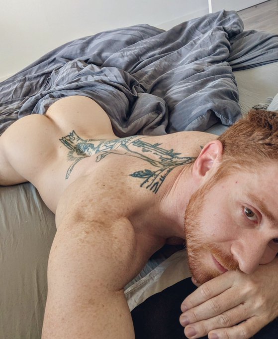 Leander 🍉 - If you wake up next to a ginger boy, are you gonna be late for work? https://t.co/LqaBvELR7F