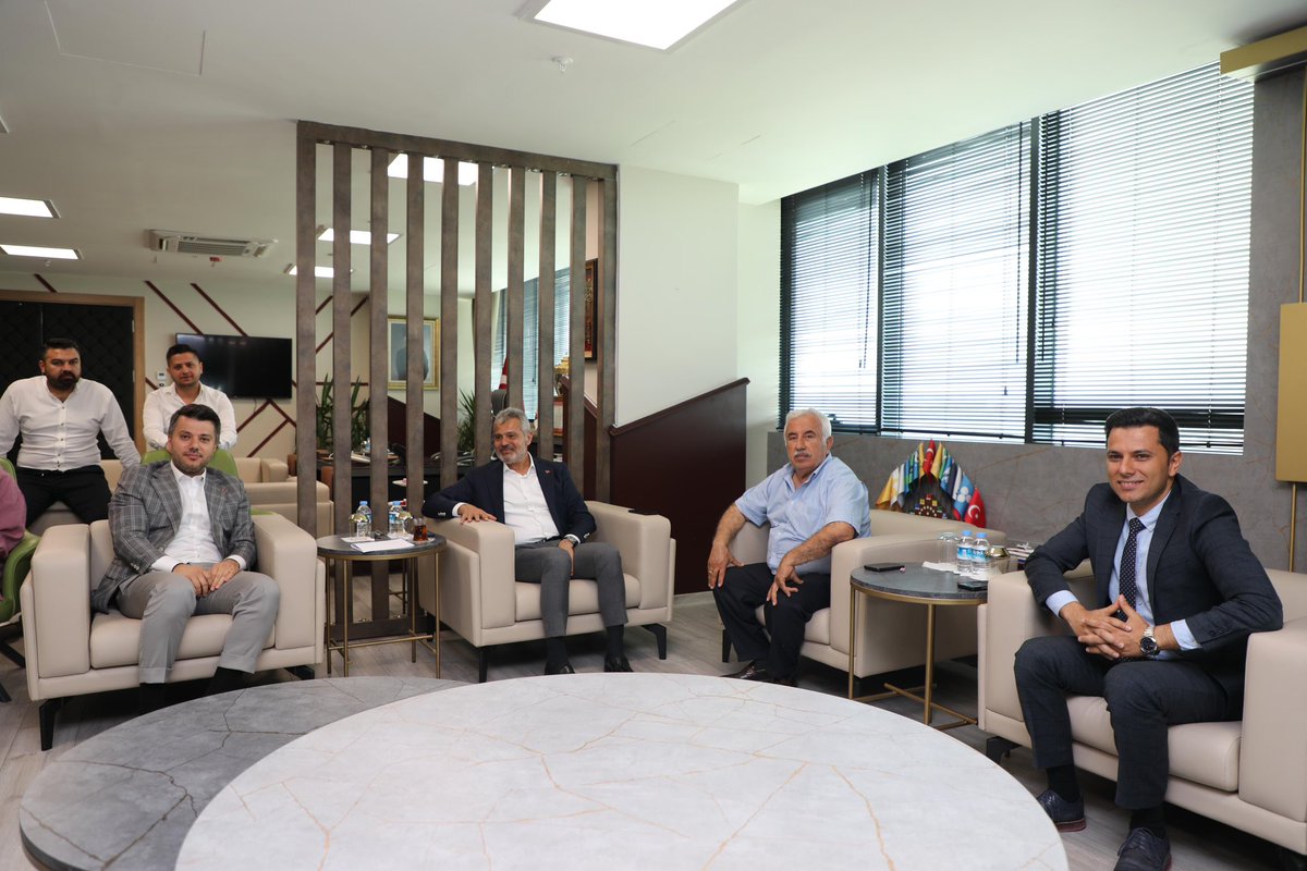 mehmetonturktr's tweet photo. Şanal ailesi ve dostlarını konuk ettik. Yeni dönemimiz için hayırlı olsun dileklerini ilettiler, teşekkür ediyorum. https://t.co/obpYR6K87G