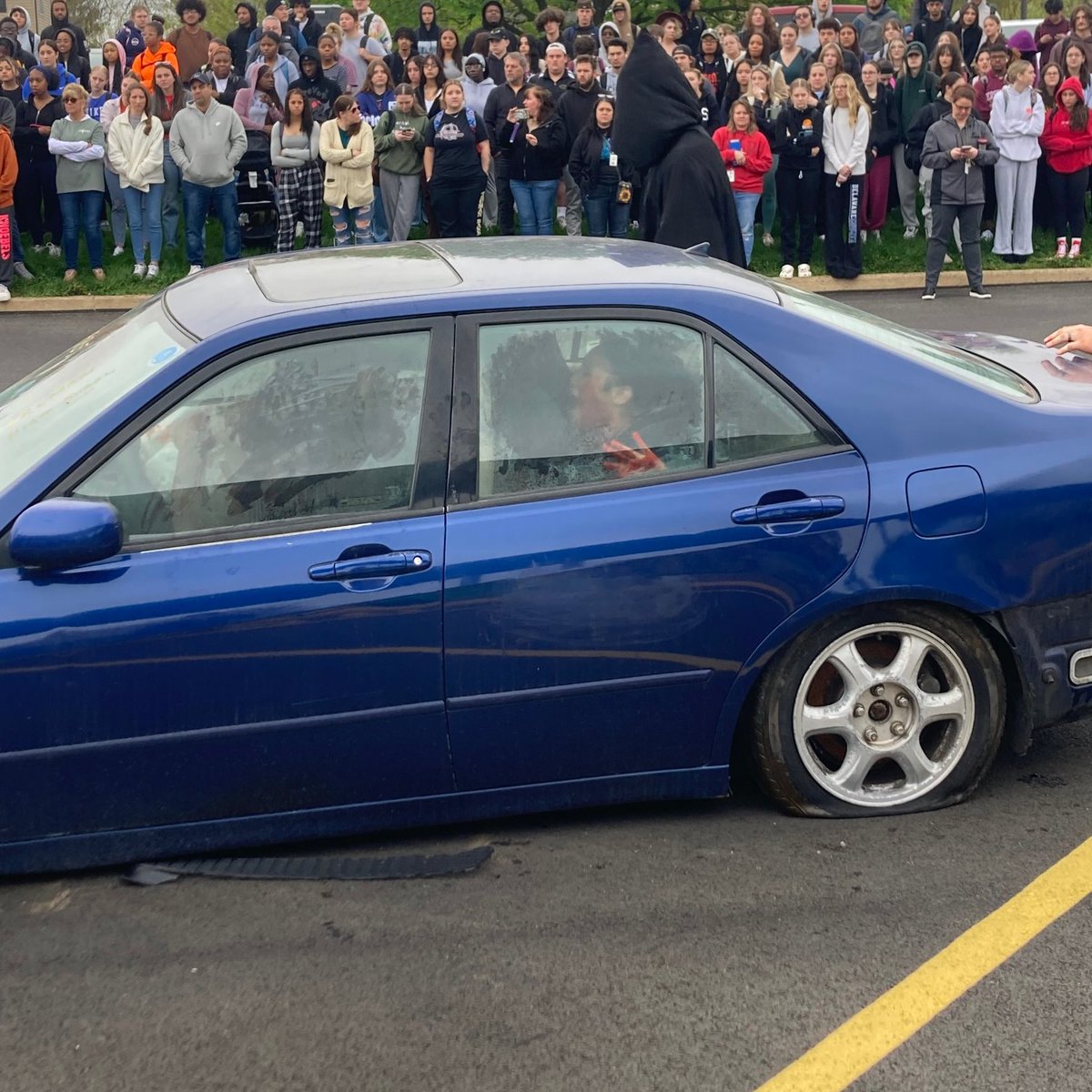 tmabucks's tweet photo. 🚘 @TrumanTigerBTSD of @BristolTwpSD held its annual mock car crash event under the direction of "Students Against Destructive Decisions" advisor/teacher @MrsSpinelliHST to teach students &amp; parents about the dangers of distracted &amp; drunk driving.

@BristolTwpPD | @BucksEhs https://t.co/AW3i8AVP8k