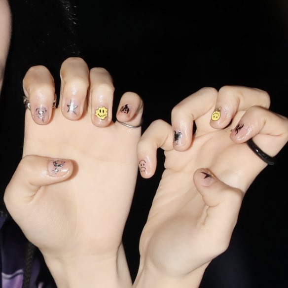 Riwoo’s nail art for EWF MV 🖤🔥✨