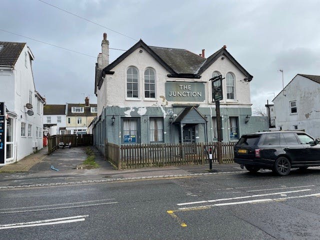 oldfieldsmith's tweet photo. Now Available: Former Junction Public House, 99 Station Road. Up to 1,924 sq ft. #Polegate #ToLet #Leisure #OldfieldSmithCo https://t.co/1rJBQ5ZEF9 https://t.co/aOr8B3BToN