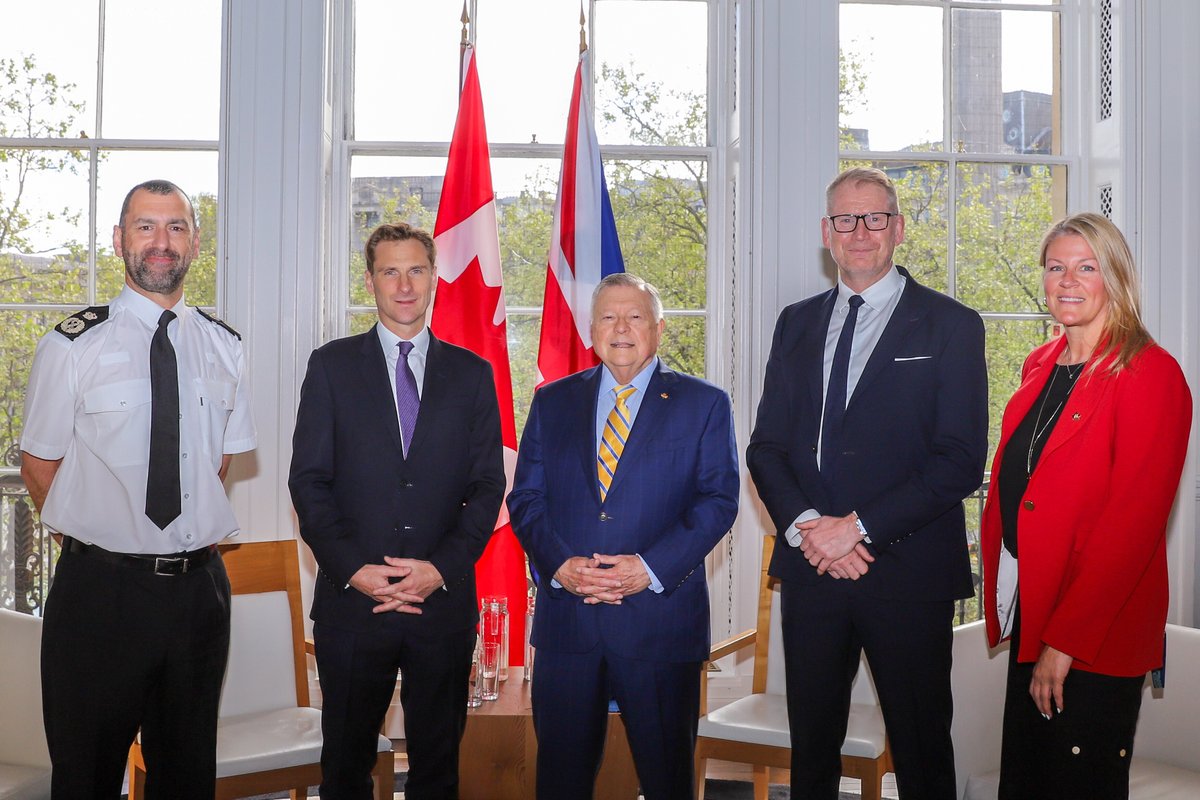 Hier, notre équipe @grcrcmppolice a accueilli l'événement @PoliceChiefs Promising Practice, réunissant partenaires clés pour discuter de la lutte contre la drogue. Merci au ministre 🇬🇧 @CPhilpOfficial, le chef @RichardWLewis & le HC @RalphGoodale pour leur contribution.