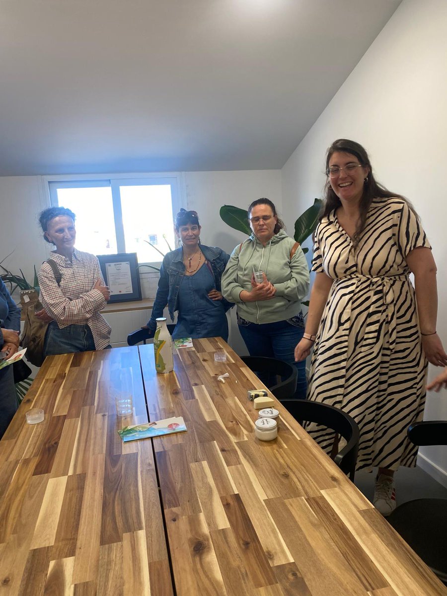 CFMRDonBenito's tweet photo. Visita técnica de *alumnas*del Curso de producción y comercialización de plantas aromáticas y medicinales a la empresa: 
“ La Vendita- Aloe Vera Ecológico” N-430, km, 06412 Hernán Cortés. https://t.co/hgNalHsh3b