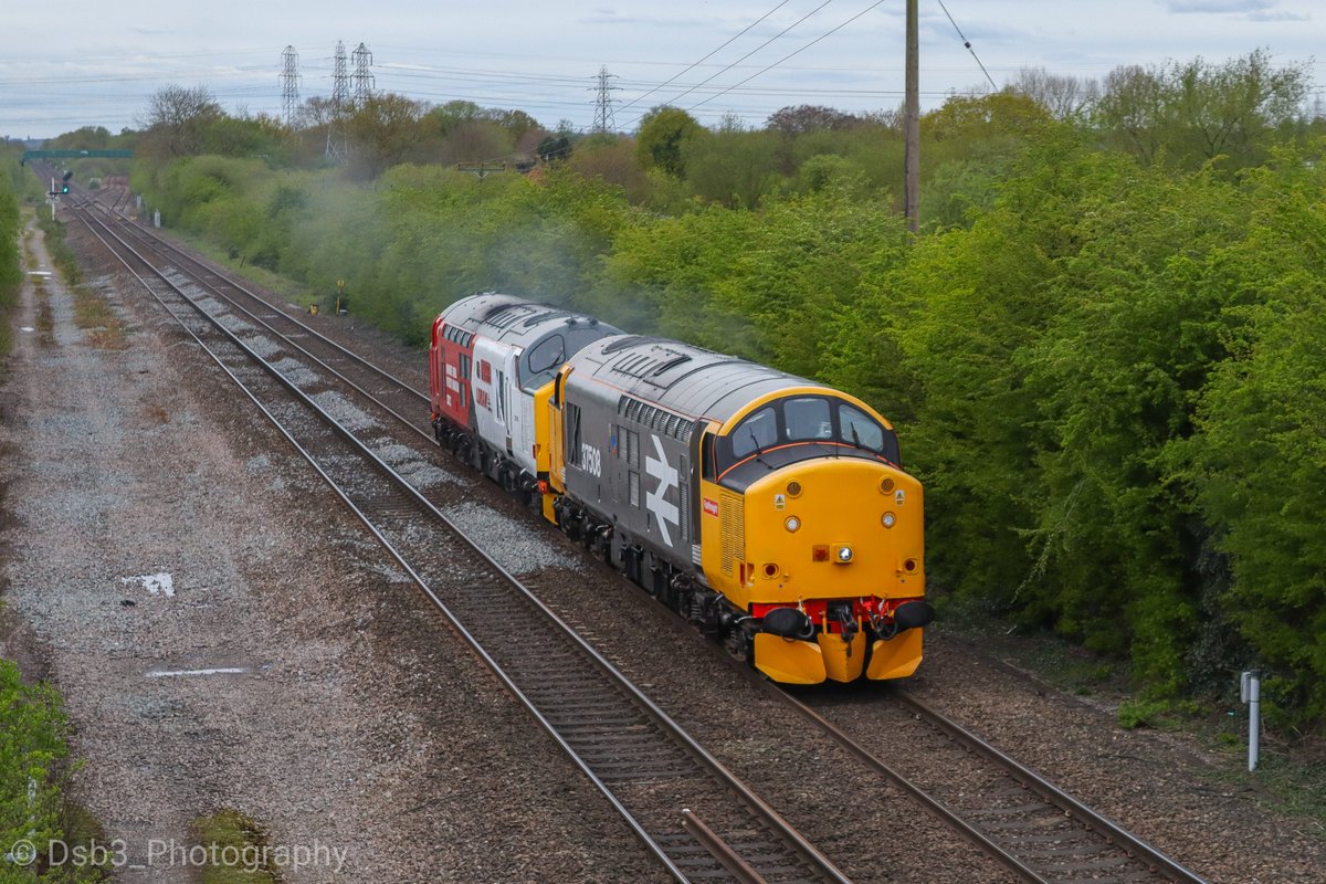 well she has finally broken free from Burton! 37508 (Ex 37606) finally leaves its home from the past year or so of Burton Nemisis working 0Z38 with 37418 tagging along for insurnace. clagging very nicely and sounding very good past Findern!