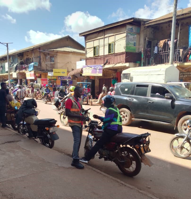 For the past two years, every three months, Geofrey Ndhogezi and Kalungi James crisscross Kampala talking to boda riders for the @lubyanza quarterly report. They've dealt with suspicious boda riders, terrible rains, boda breakdowns, and shifty policemen. Neyanziza 👏👏👏