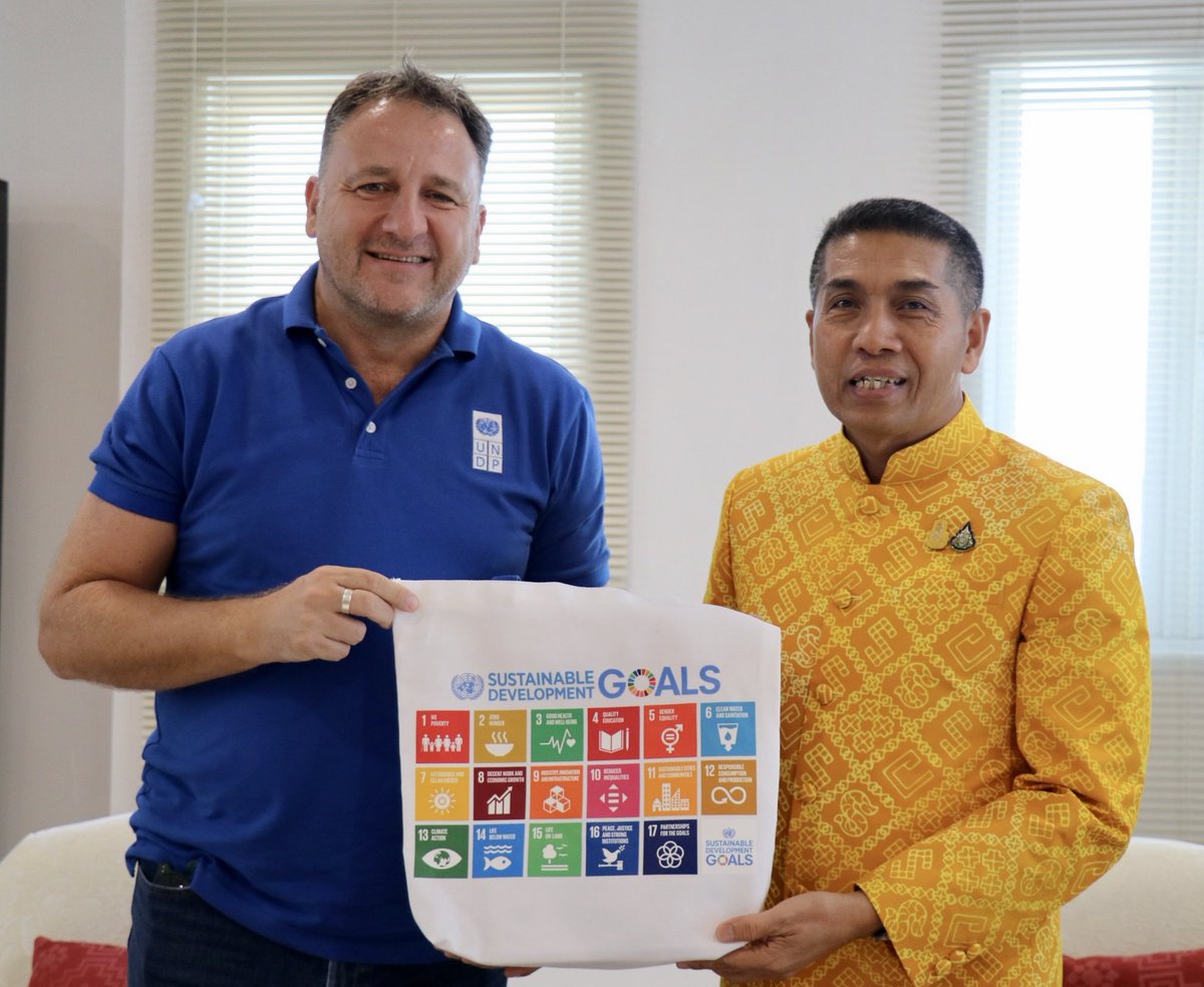 Great to meet Governor Sophon in #Phuket & discuss progress made in the Province on #SDGLocalization with @EUinThailand support. @UNDPThailand has a strong partnership with Phuket working with public, business & community partners on e-mobility, ecotourism & local #ClimateAction