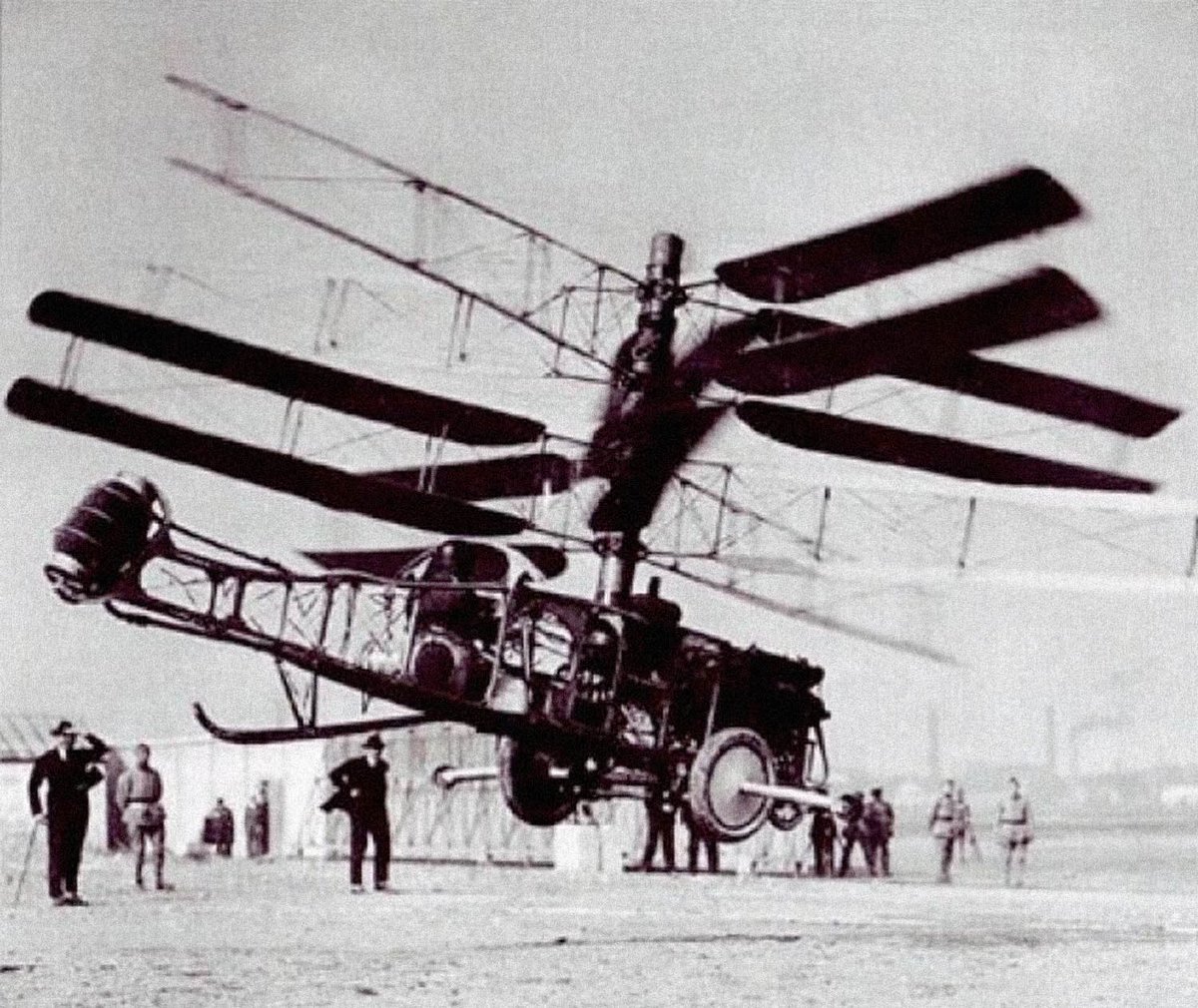 Argentine aviator Raúl Pateras Pescara sets a new world record for helicopter flight by flying 2,415ft (736m) nonstop, at an average altitude of 6 feet (1.8m).