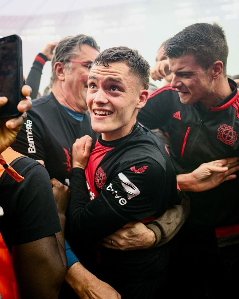 This week's The Hat-Trick newsletter is a celebration of Bayer Leverkusen. The best photos from the title celebrations, Florian Wirtz, and @sebdwhite ending up in BayArena jail. Three stories and the first one is always free: mundialmag.co/hat-trick