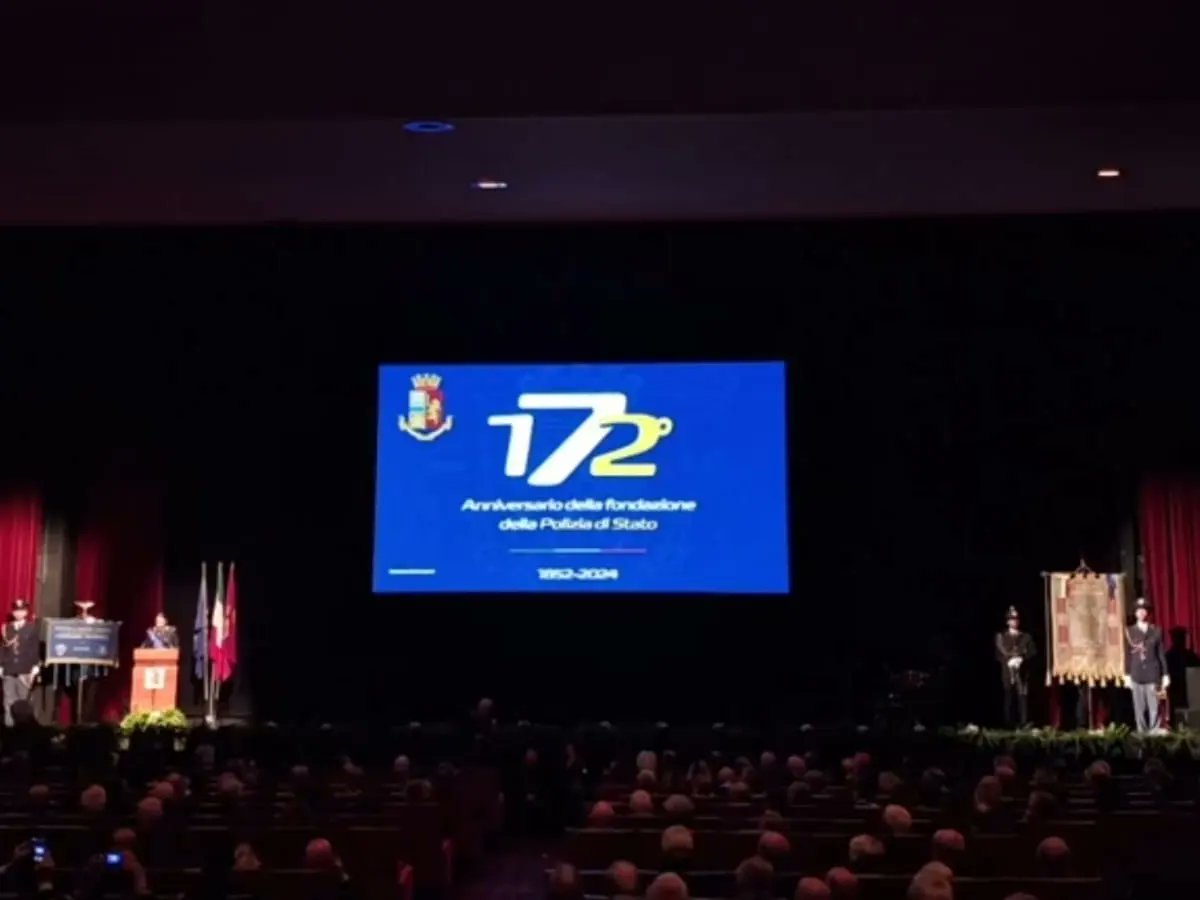 A Milano la @poliziadistato ha celebrato il 172° anniversario della fondazione alla presenza del Sottosegretario di Stato al Ministero dell'Interno Nicola Molteni. Il Questore ha ricordando l’attività svolta nel 2023 e consegnato onorificenze ai poliziotti distintisi in servizio