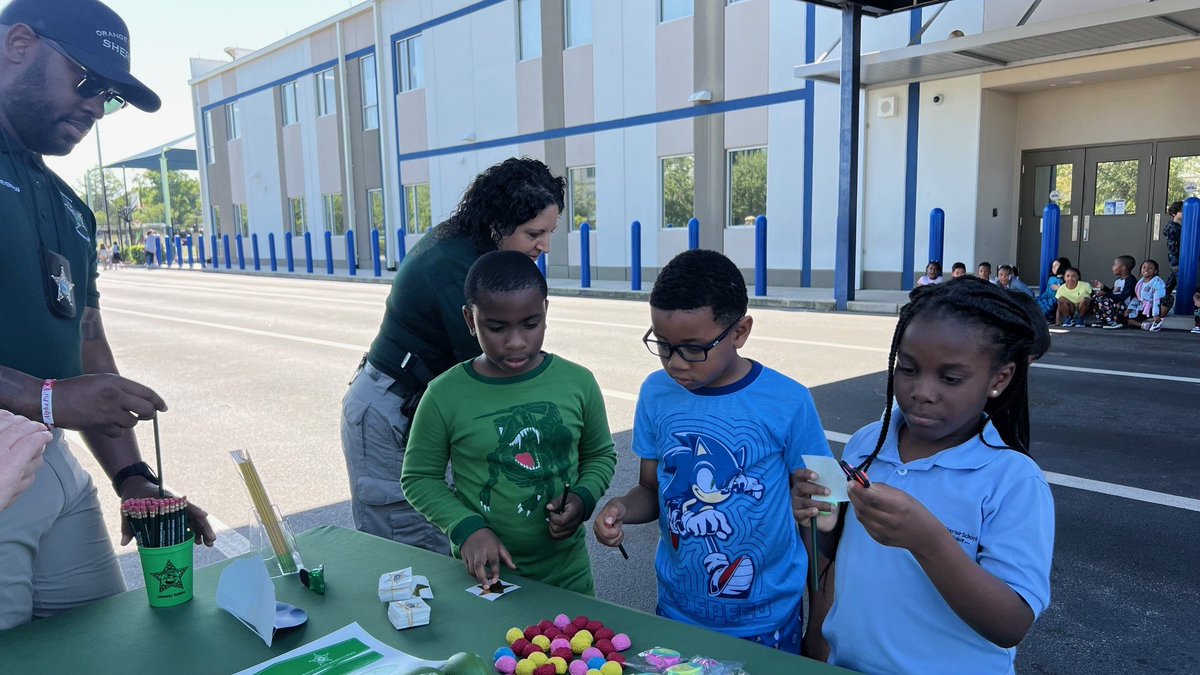 Our Crime Prevention Unit loved joining @OcoeePD at a surprise 'fun day' for students.⭐ We brought our always popular therapy dog, Saffron, & lots of goodies. The event was held to boost morale before end-of-year testing. We wish all Orange County students the best of luck!✨