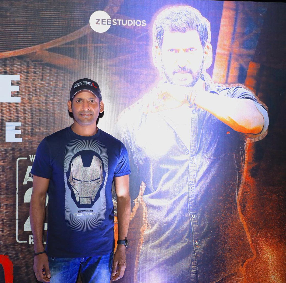 RinkuGupta2012's tweet image. .@VishalKOfficial at grand
#Rathnam  #prereleaseevent