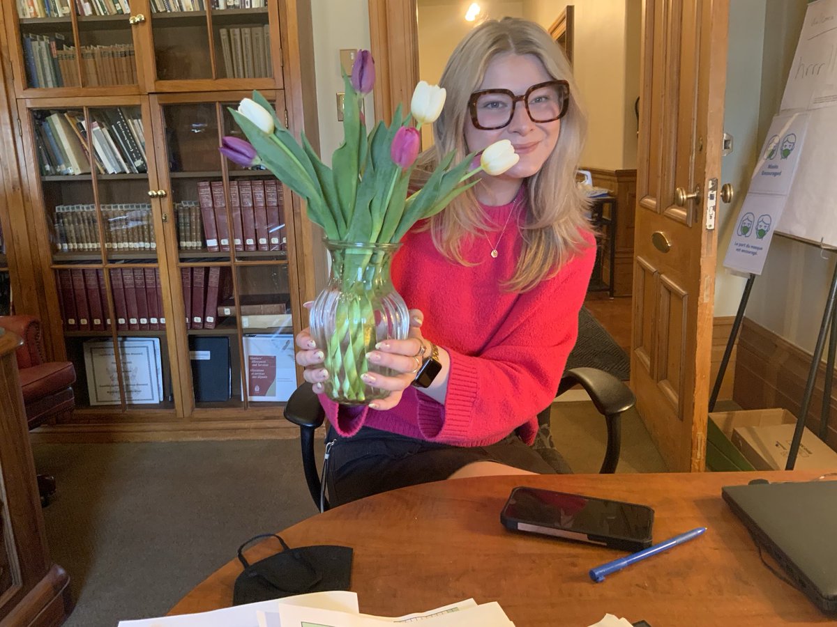 This rock star brought me flowers today, she brightens up every room! #EmmaLove #NBLEG