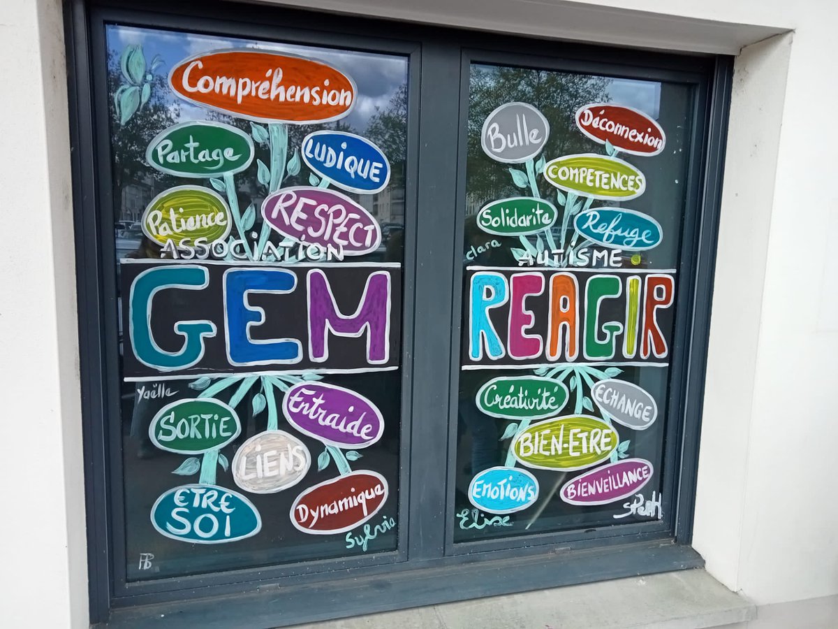 AlineCapmas's tweet photo. Nouvelle vitrine pour notre local. 

@Dep_Loire42 @DinoCinieri @JeanMichelMIS @qbataillon @Leprogresloire @villedefeurs42
#autisme #tsa #autiste #loire #forez https://t.co/pMRGOn3xmM