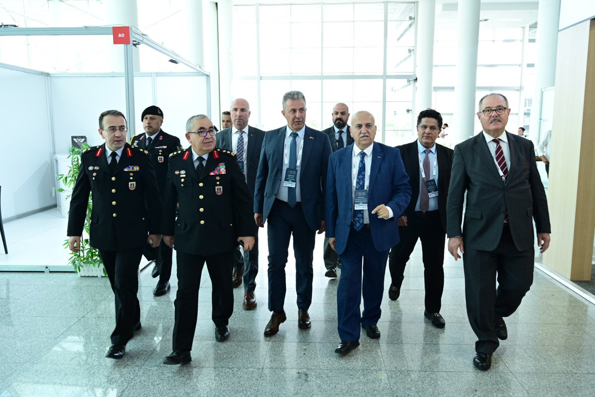 ostimosb's tweet photo. ICDDA’24 etkinliğini ikinci gününde Jandarma Genel Komutanlığı Asayiş Başkanı Tümgeneral Cengiz Yıldız da ziyaret etti. Firmaları tebrik eden Yıldız, OSTİM’le gurur duyduklarını söyledi. @jandarma @ostimsavunma @ostimteknikuniv @ostimteknopark #ostim #icdda #savunma #havacılık https://t.co/NvGs9AhCim