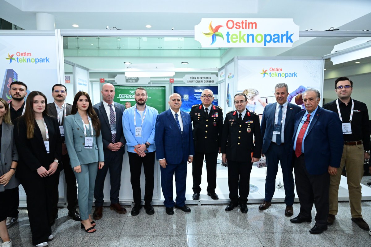 ostimosb's tweet photo. ICDDA’24 etkinliğini ikinci gününde Jandarma Genel Komutanlığı Asayiş Başkanı Tümgeneral Cengiz Yıldız da ziyaret etti. Firmaları tebrik eden Yıldız, OSTİM’le gurur duyduklarını söyledi. @jandarma @ostimsavunma @ostimteknikuniv @ostimteknopark #ostim #icdda #savunma #havacılık https://t.co/NvGs9AhCim