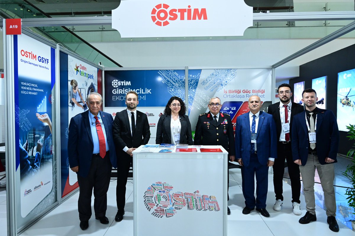ostimosb's tweet photo. ICDDA’24 etkinliğini ikinci gününde Jandarma Genel Komutanlığı Asayiş Başkanı Tümgeneral Cengiz Yıldız da ziyaret etti. Firmaları tebrik eden Yıldız, OSTİM’le gurur duyduklarını söyledi. @jandarma @ostimsavunma @ostimteknikuniv @ostimteknopark #ostim #icdda #savunma #havacılık https://t.co/NvGs9AhCim